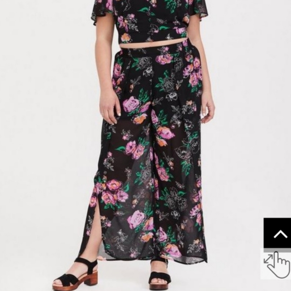 Torrid Black Floral Chiffon Tulip Leg Pants Size 2 2X 18-20 EUC